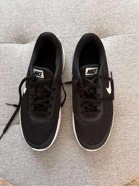 Nike Black & White Casual Sneakers Size 8.5 EUC